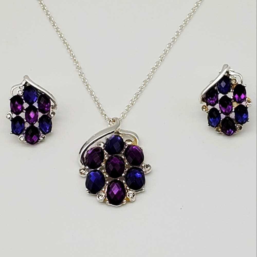 Avon Elegant Cluster Necklace & Earring Gift Set - Dark Amethyst